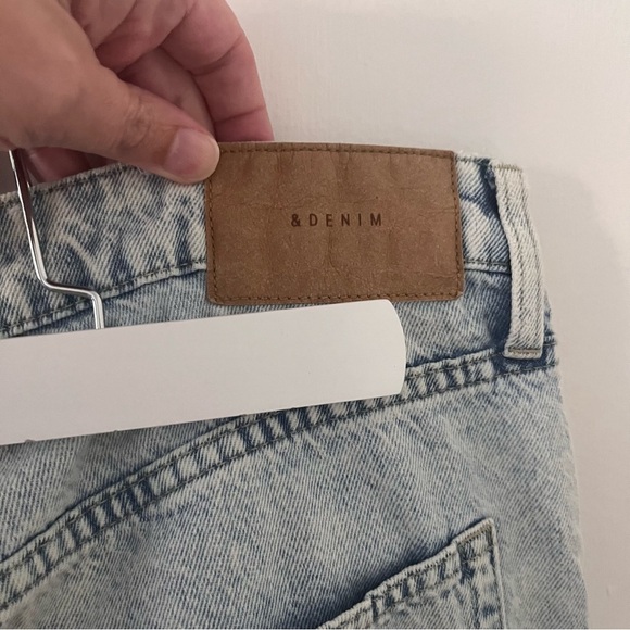 High Rise Mom Jeans Light Wash Women’s Size 8 High Rise 11” - Picture 8 of 14